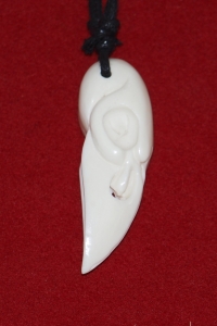 Rabenschädel aus Wasserbüffelknochen